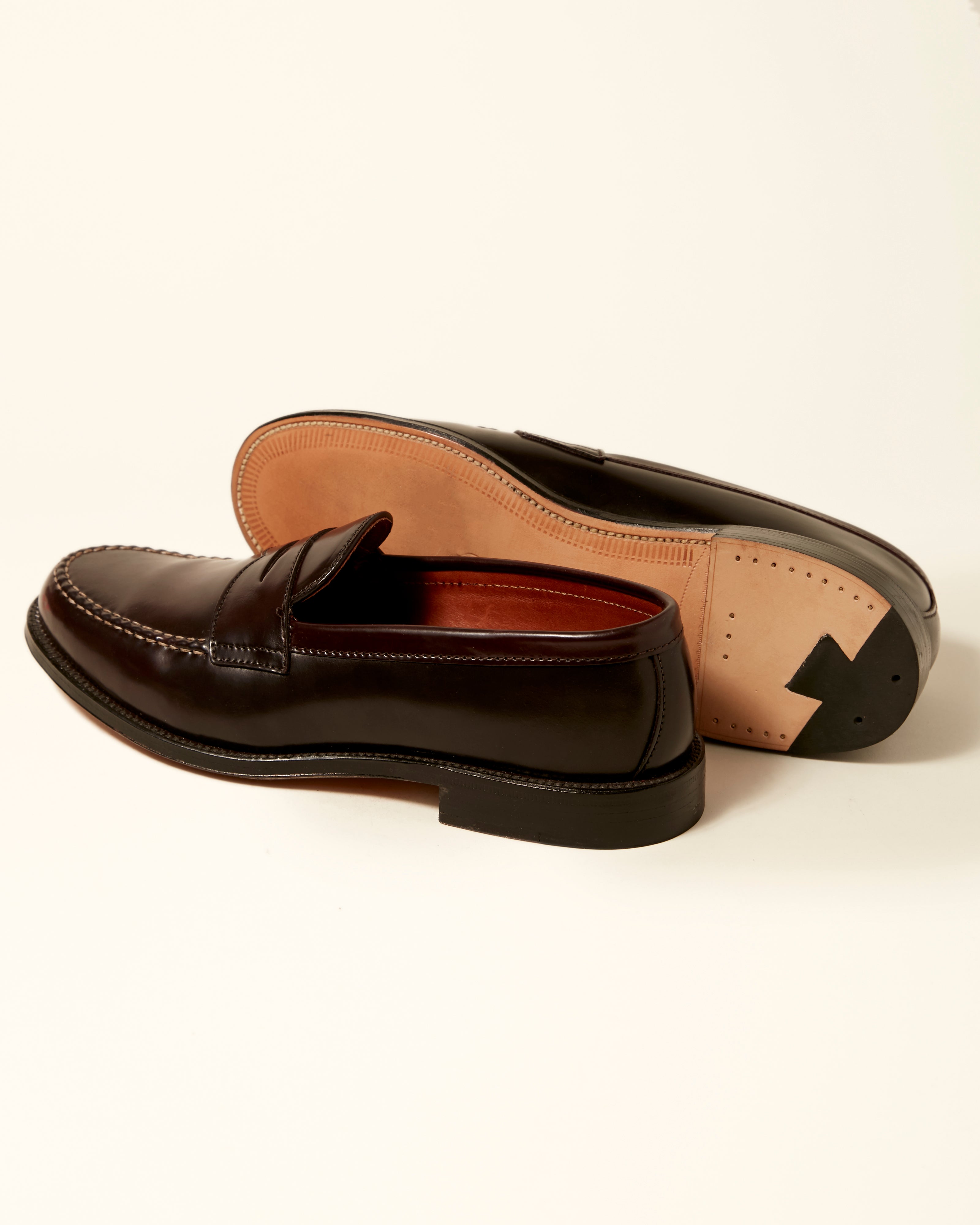 986 Leisure Handsewn Loafer in Color 8 Shell Cordovan, Van Last