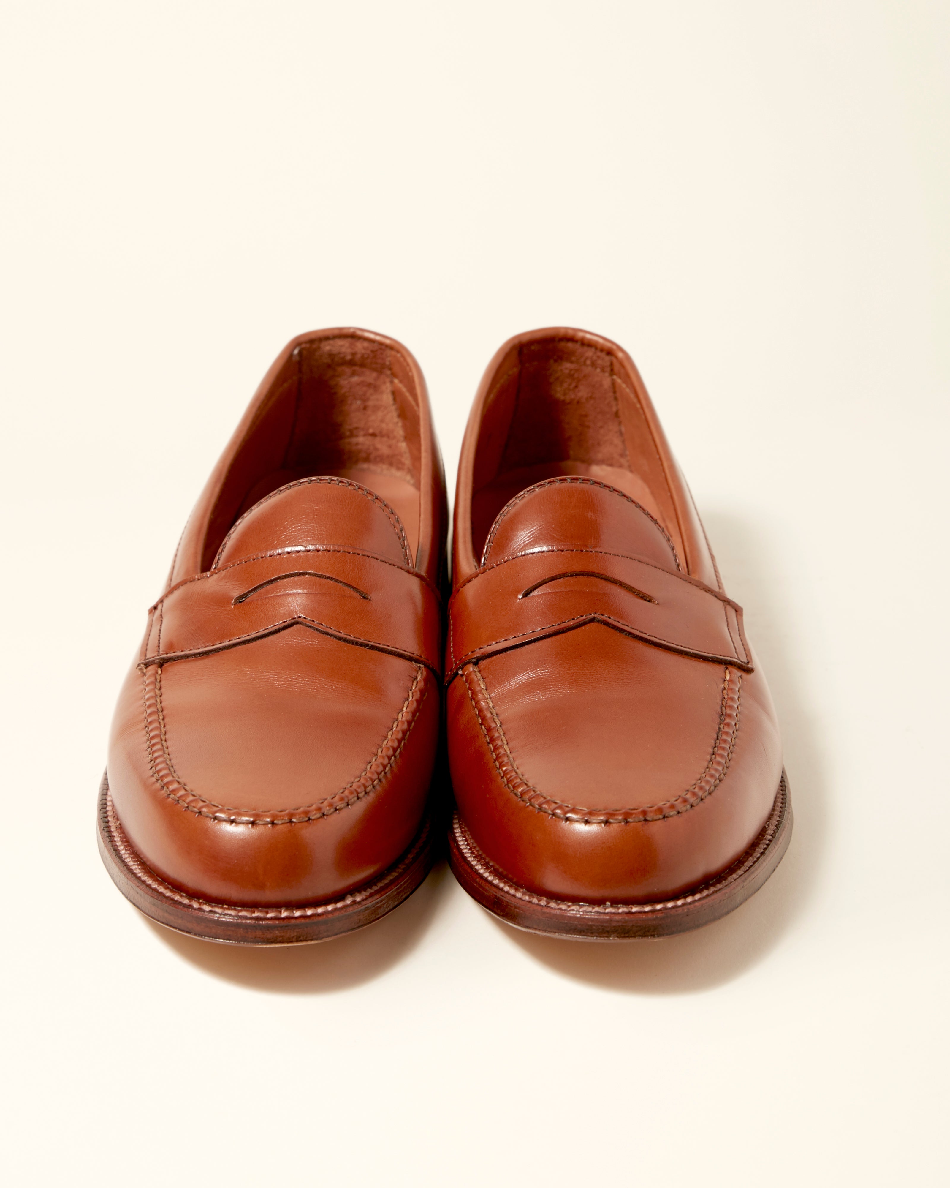 983 Leisure Handsewn Loafer in Burnished Tan, Van Last