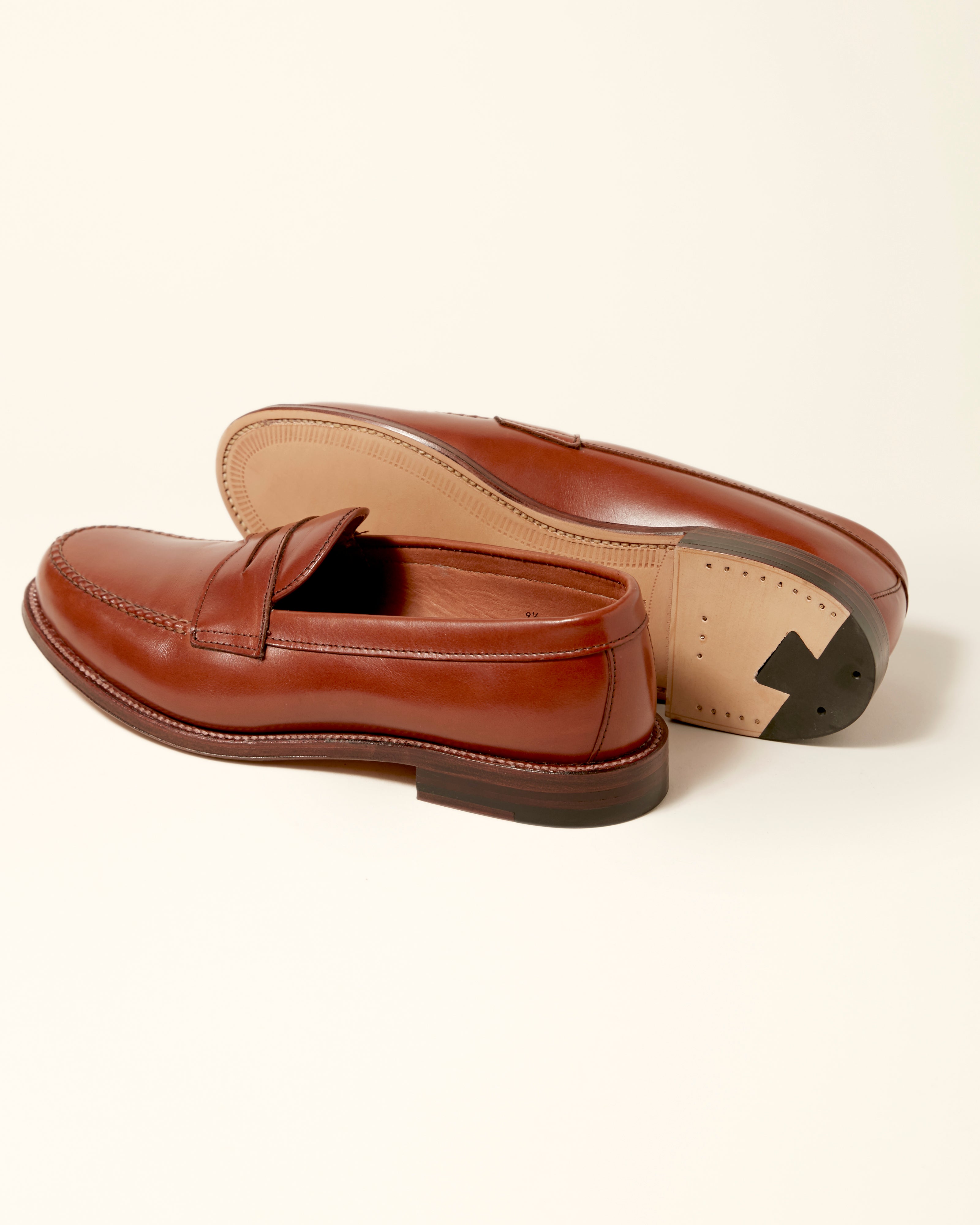 983 Leisure Handsewn Loafer in Burnished Tan, Van Last